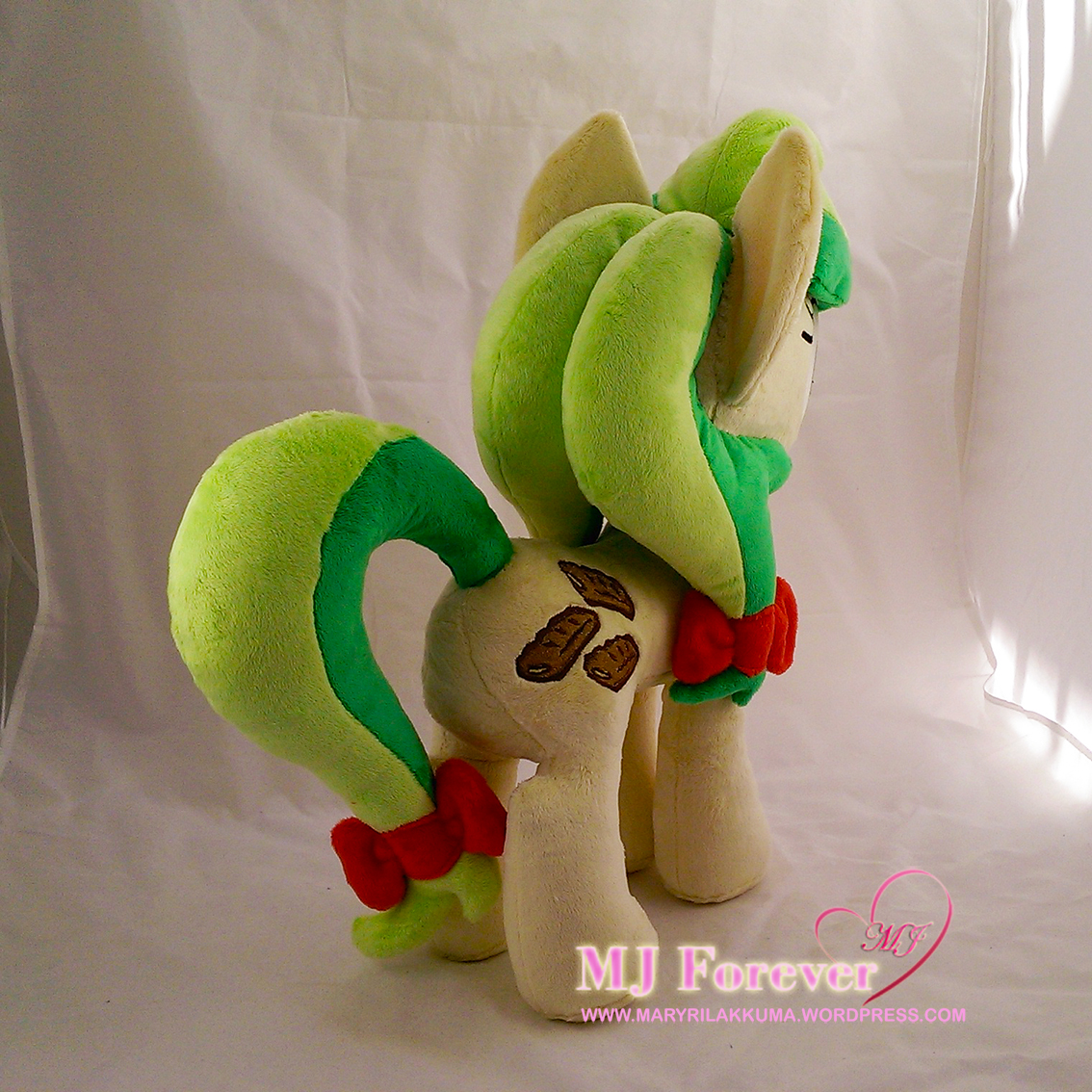 Apple Fritter plushie by LiLMoon